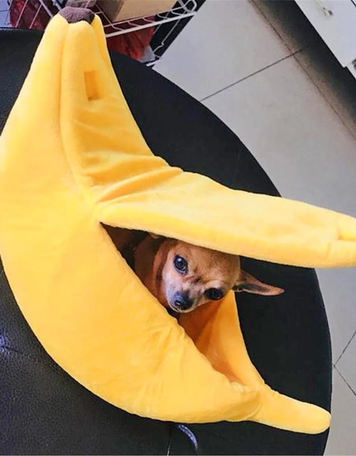 Load image into Gallery viewer, Banana Pet Bed , Cama Para Mascotas Linda Y Divertida Con Cojín Removible Para Perros, Gatos De Interior, Conejos, Animales Pequeños, Amarillo
